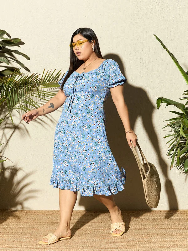 Long sleeve midi dresses with lace details-Berrylush Curve Women Blue & White Floral Printed Sweetheart Neck Front Tie-Up Flounce Hem A-Line Midi Dress